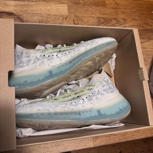 Yeezy Boost 380 - Picture 3 of 7